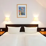 Hotell Garden Mit Kostenfreien Parkplaetzen