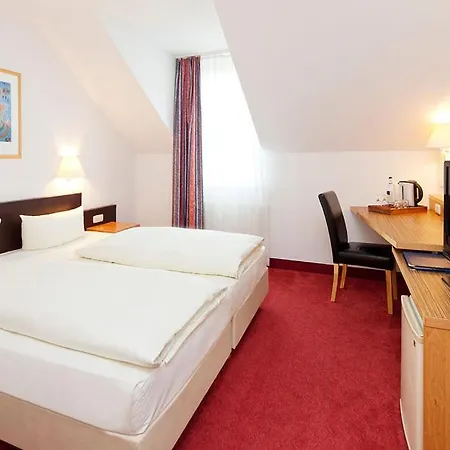 Hotel Garden Mit Kostenfreien Parkplaetzen 3*