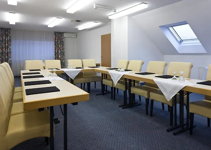 Hotel Garden Mit Kostenfreien Parkplaetzen 3*