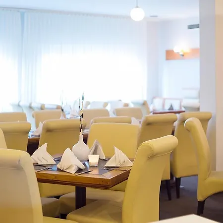 מלון Garden Mit Kostenfreien Parkplaetzen